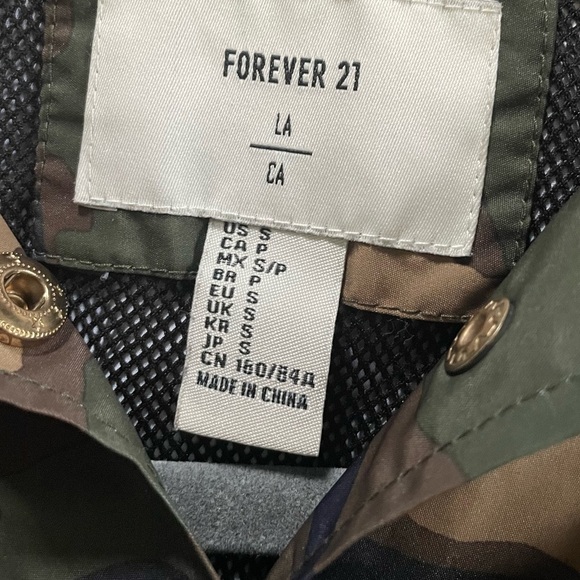 Women’s Camouflage Windbreaker - Picture 5 of 7